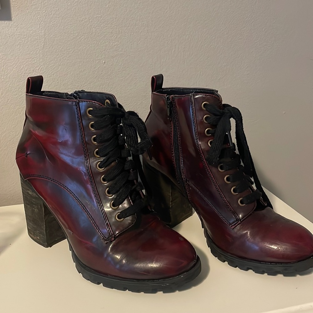 Steve Madden Tie up booties